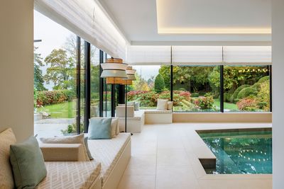 Liftgardiner, SG 2360, Colorama 2, Villa at the lake, Lucerne, Switzerland