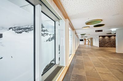 Rullegardiner, SG 4970, Aluscreen Futura 3%, Room shot "Glacier Restaurant Jungfraujoch", Switzerland