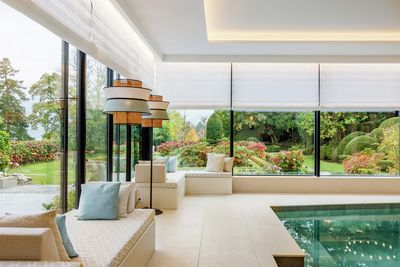 Liftgardiner, SG 2360, Colorama 2, Villa at the lake, Lucerne, Switzerland