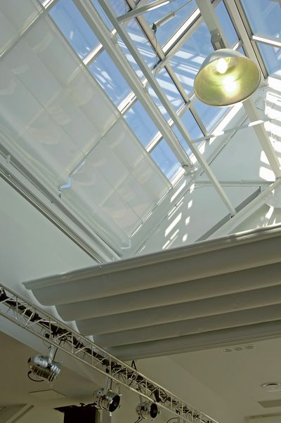 Solbeskyttelse for takvinduer , Room shot "L'Oréal Training Center", Oslo, Norway