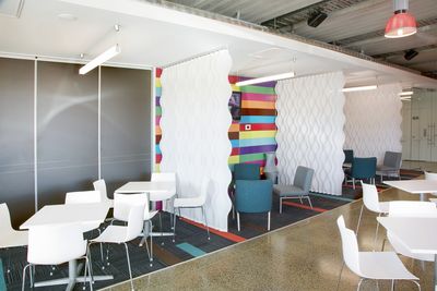 Lamellgardiner, SG 2900, Multi Visio, Room shot "Express Data", Auckland, New Zealand, Vertical Waves