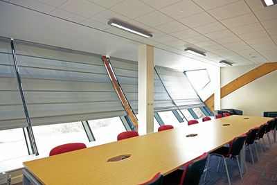 Solbeskyttelse for takvinduer , SG 2195, Multiscreen 1-10%, Room shot "Durham Gateway", Durham, United Kingdom